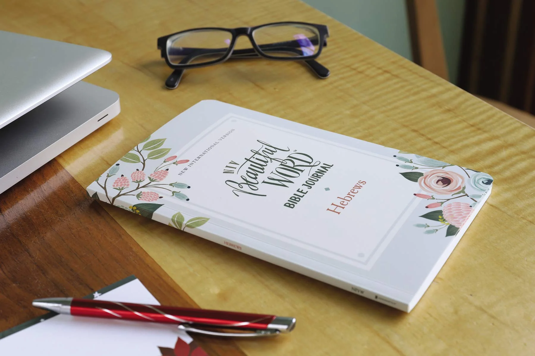 NIV, Beautiful Word Bible Journal, Hebrews, Paperback, Comfort Print - Image 2