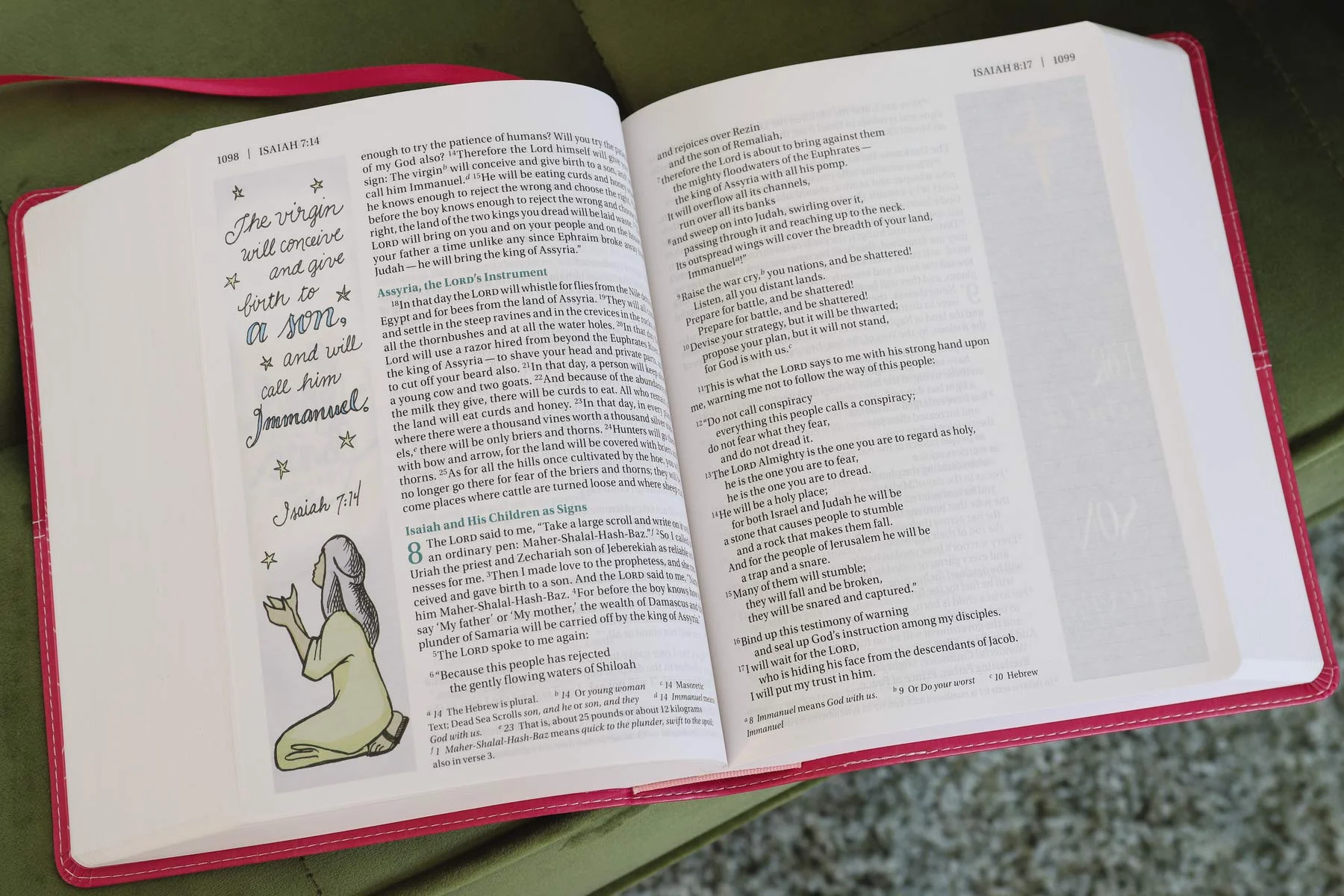 NIV, Beautiful Word Bible, Large Print, Leathersoft, Pink: 500 Full-Color Illustrated Verses - Image 11