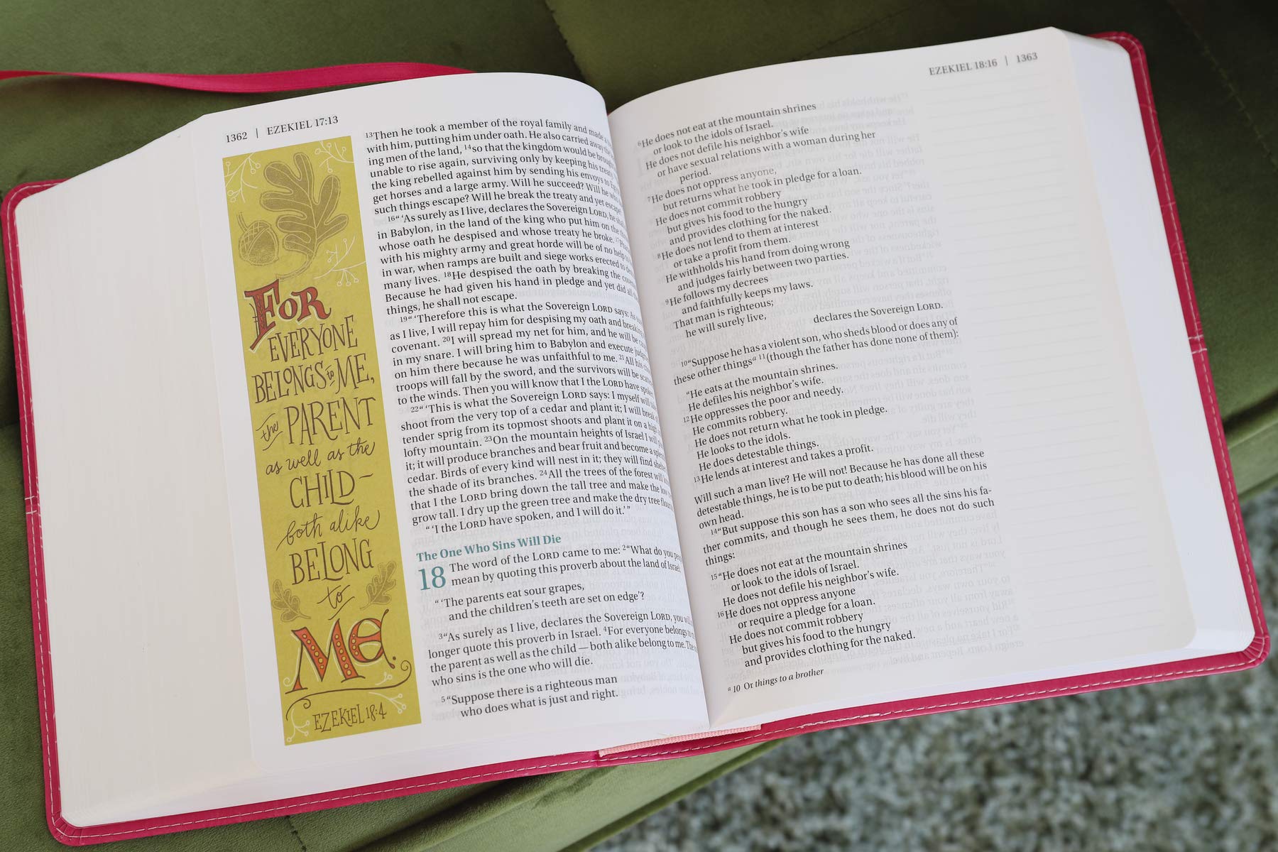 NIV, Beautiful Word Bible, Large Print, Leathersoft, Pink: 500 Full-Color Illustrated Verses - Image 13