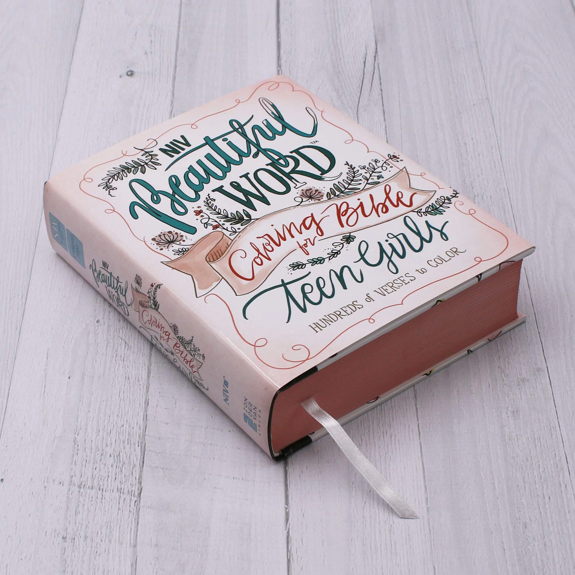 NIV, Beautiful Word Coloring Bible for Teen Girls: Hundreds of Verses to Color - Image 2
