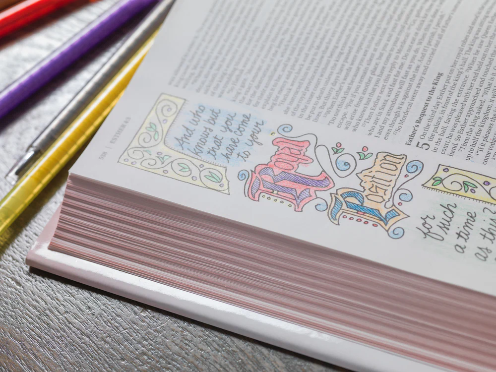 NIV, Beautiful Word Coloring Bible for Teen Girls: Hundreds of Verses to Color - Image 20