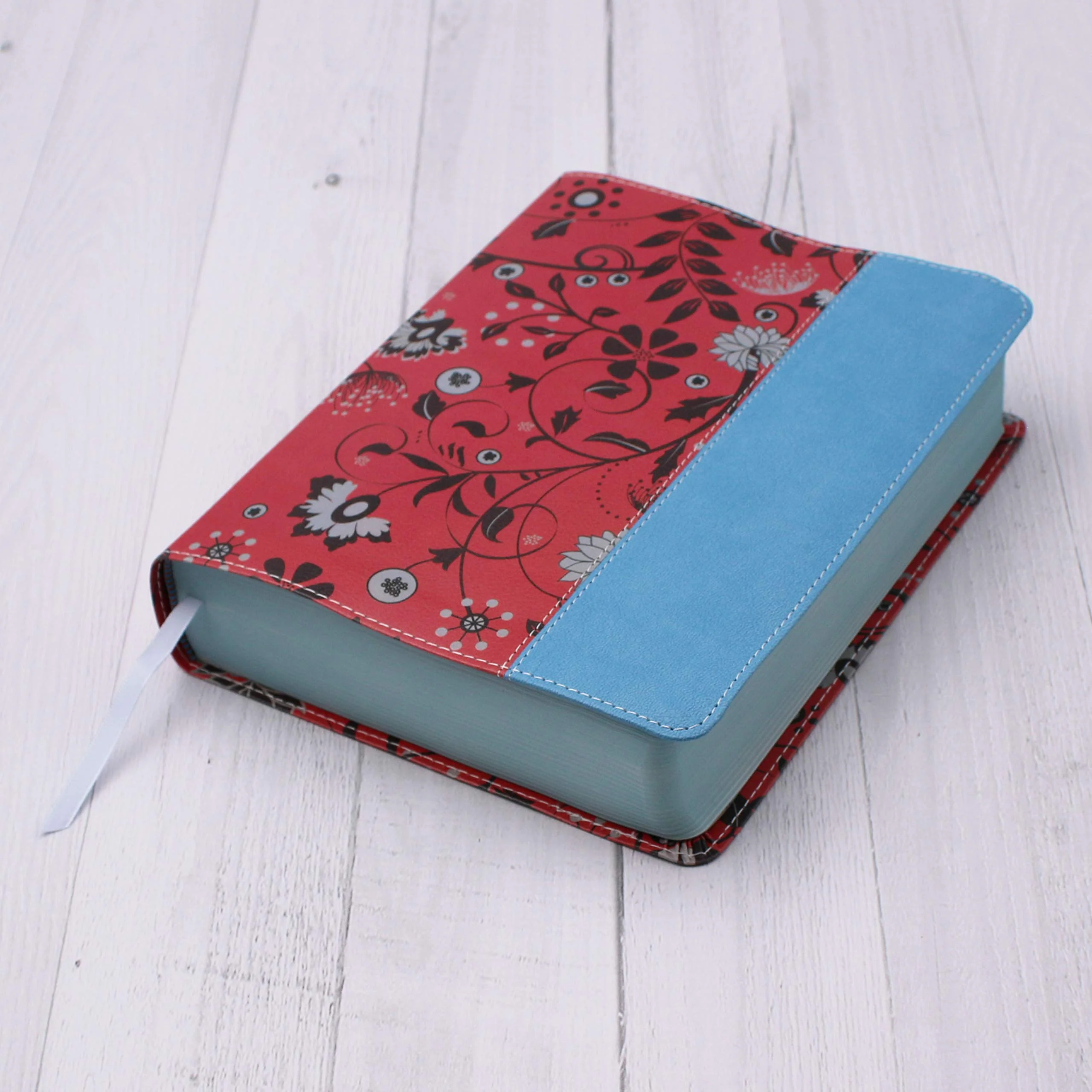NIV, Beautiful Word Coloring Bible for Teen Girls: Hundreds of Verses to Color - Image 3