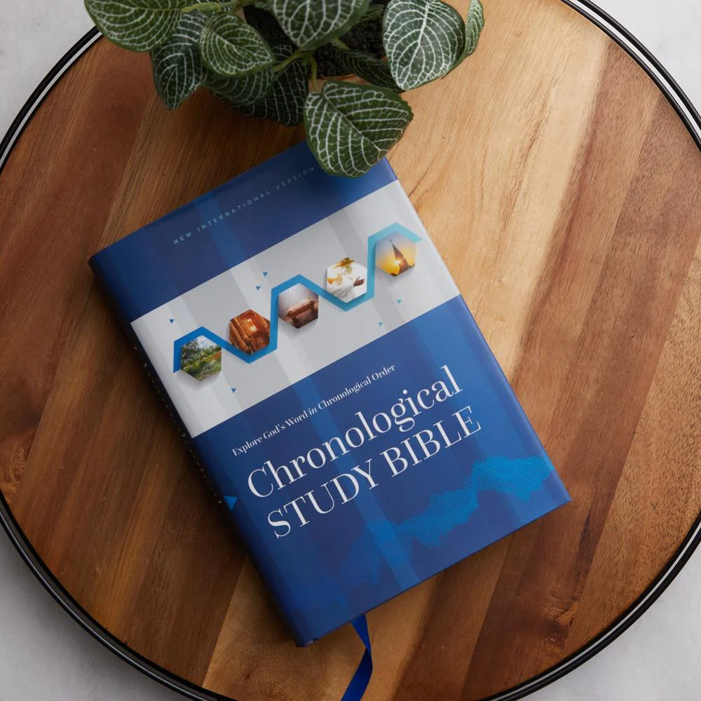 NIV, Chronological Study Bible, Comfort Print: Holy Bible, New International Version - Image 3