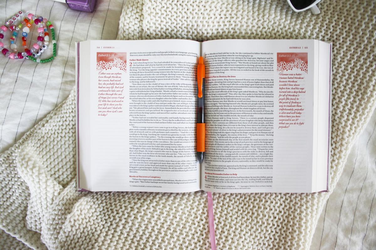 NIV, Journal the Word Bible for Teen Girls, Red Letter Edition: Includes Over 450 Journaling Prompts! - Image 33