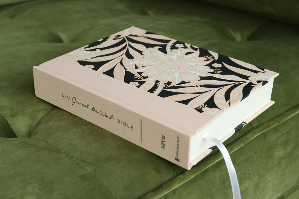 NIV, Journal the Word Bible for Teen Girls, Red Letter Edition: Includes Over 450 Journaling Prompts! - Image 6