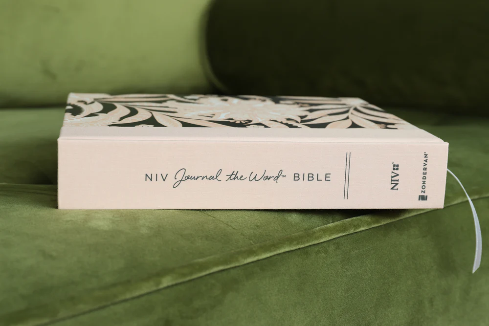 NIV, Journal the Word Bible for Teen Girls, Red Letter Edition: Includes Over 450 Journaling Prompts! - Image 8