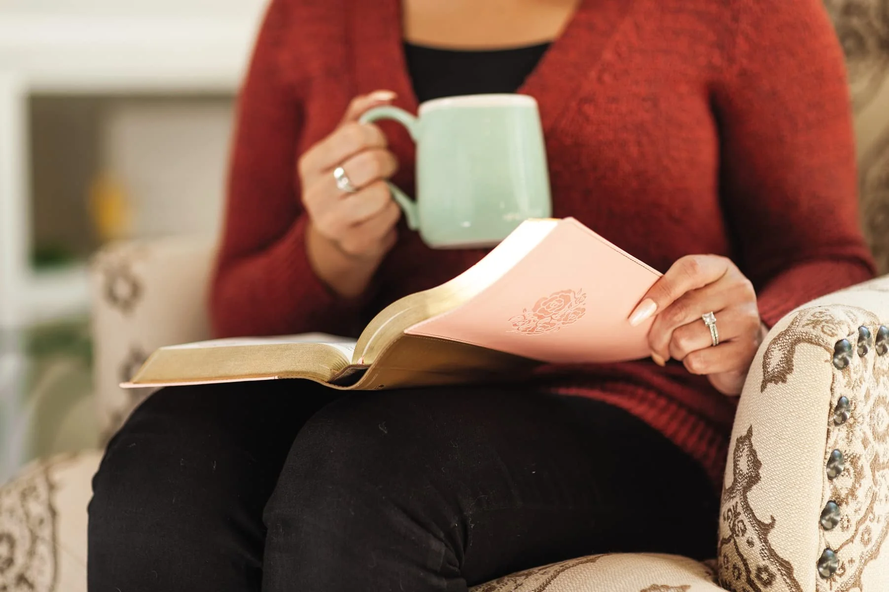 NIV, Journal the Word Bible for Women (Perfect for Note-Taking), Red Letter, Comfort Print: 500+ Prompts to Encourage Journaling and Reflection - Image 19
