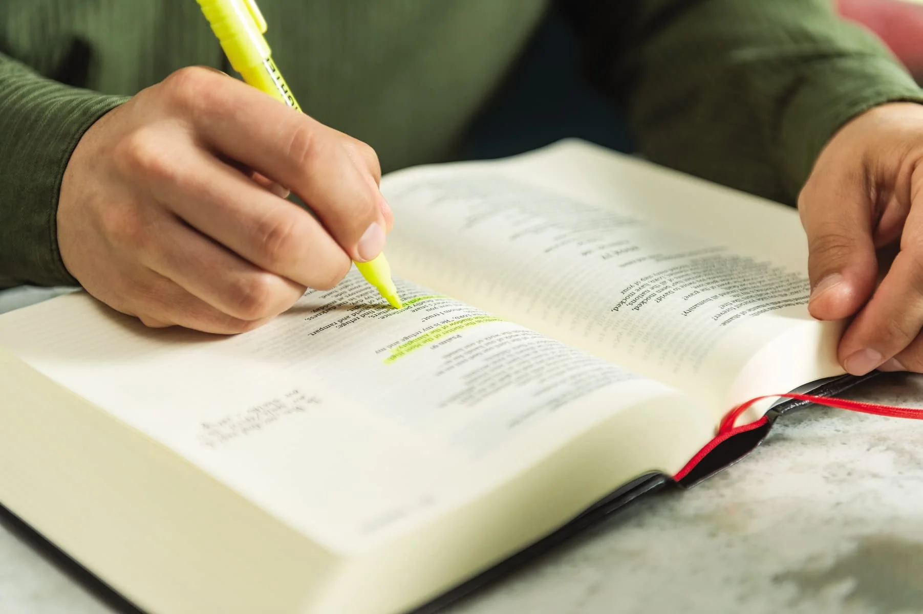 NIV, Journal the Word Bible, Red Letter, Comfort Print: Reflect, Take Notes, or Create Art Next to Your Favorite Verses - Image 13