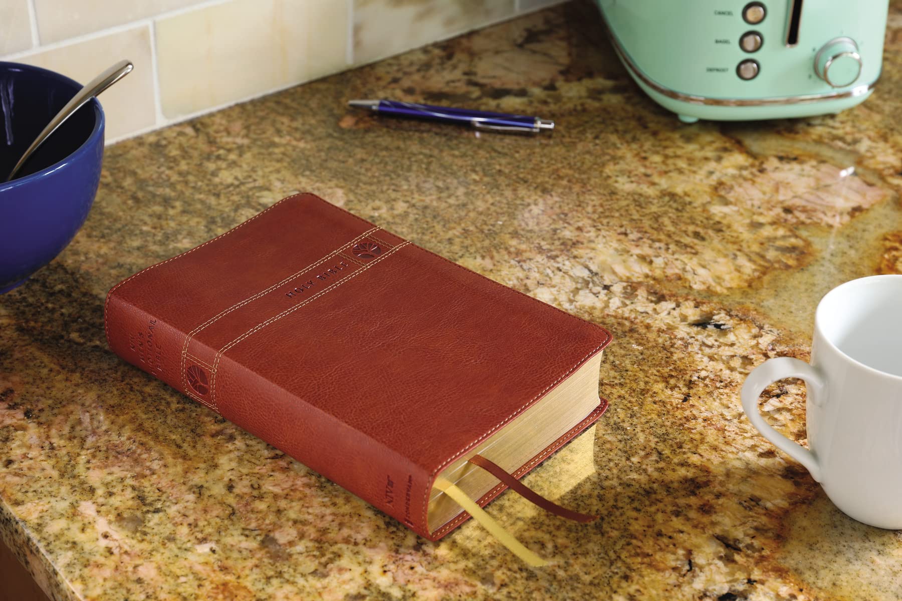 NIV, Men's Devotional Bible, Comfort Print - Image 14