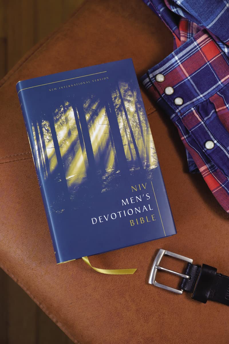 NIV, Men's Devotional Bible, Comfort Print - Image 2