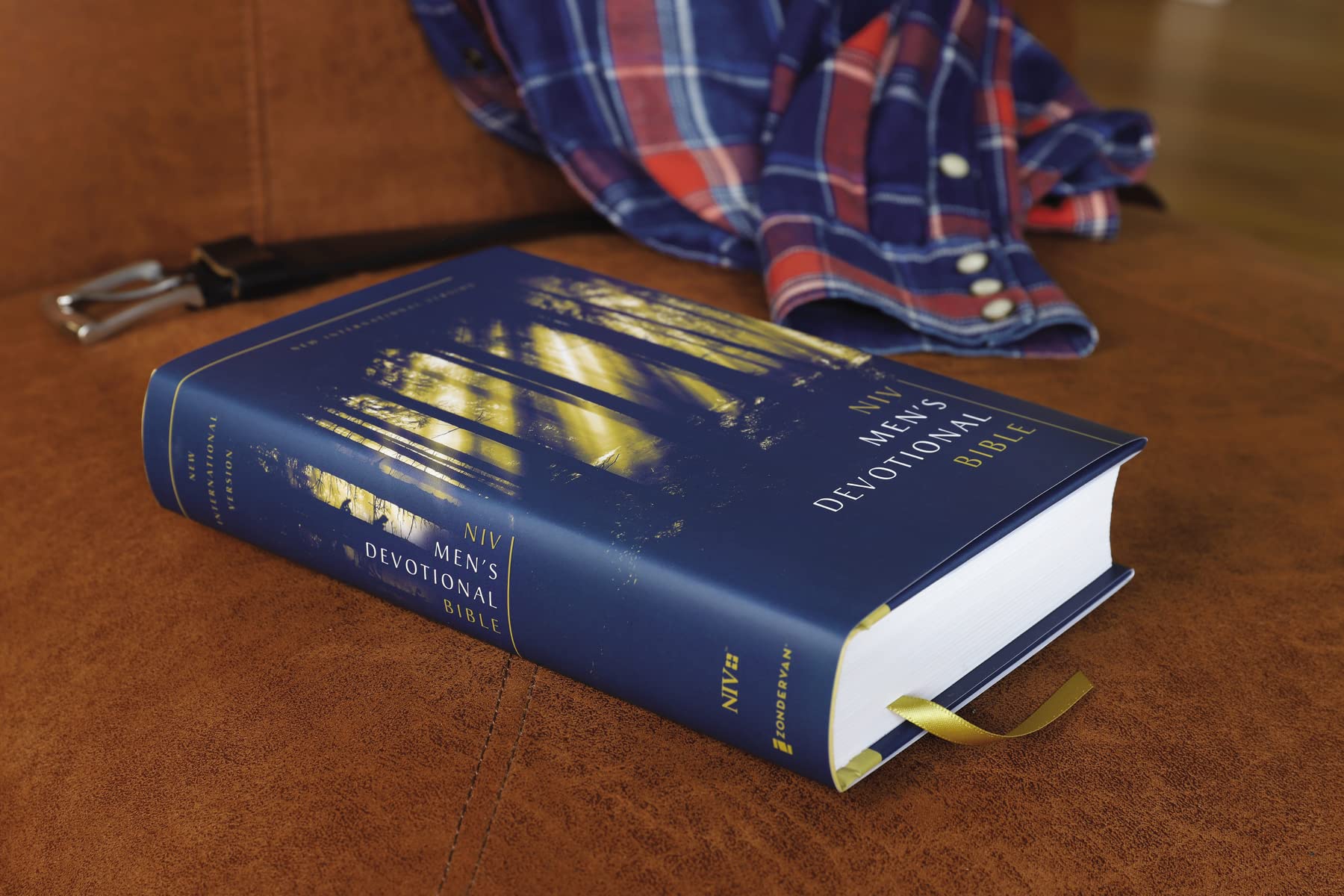 NIV, Men's Devotional Bible, Comfort Print - Image 3