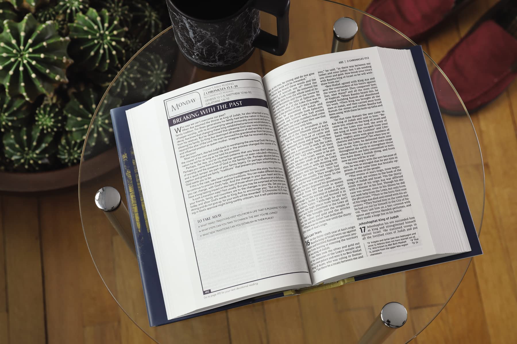 NIV, Men's Devotional Bible, Comfort Print - Image 5