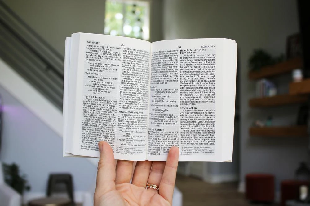 NIV, New Testament with Psalms and Proverbs, Military Edition, Compact, Paperback, Military Camo, Comfort Print - Image 13