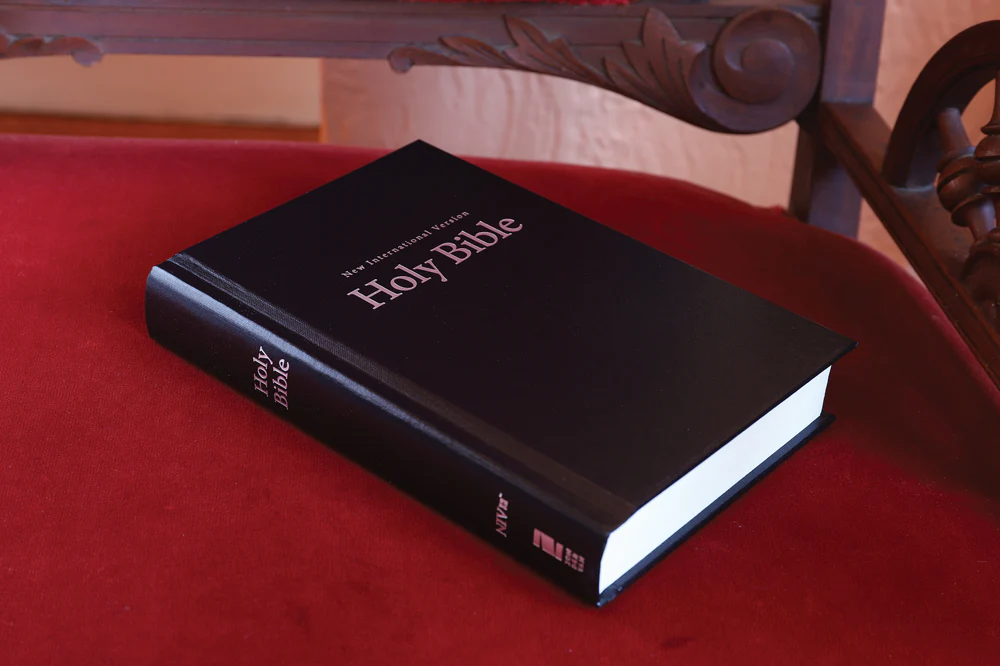NIV, Church Bible (Pew Bible), Hardcover, Comfort Print - Image 13