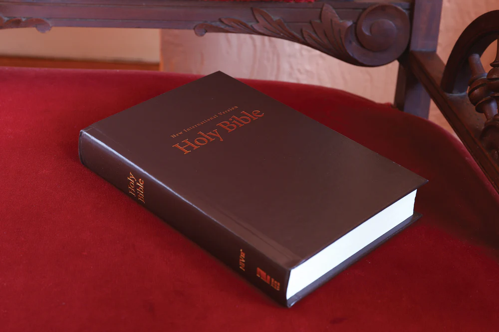 NIV, Church Bible (Pew Bible), Hardcover, Comfort Print - Image 4