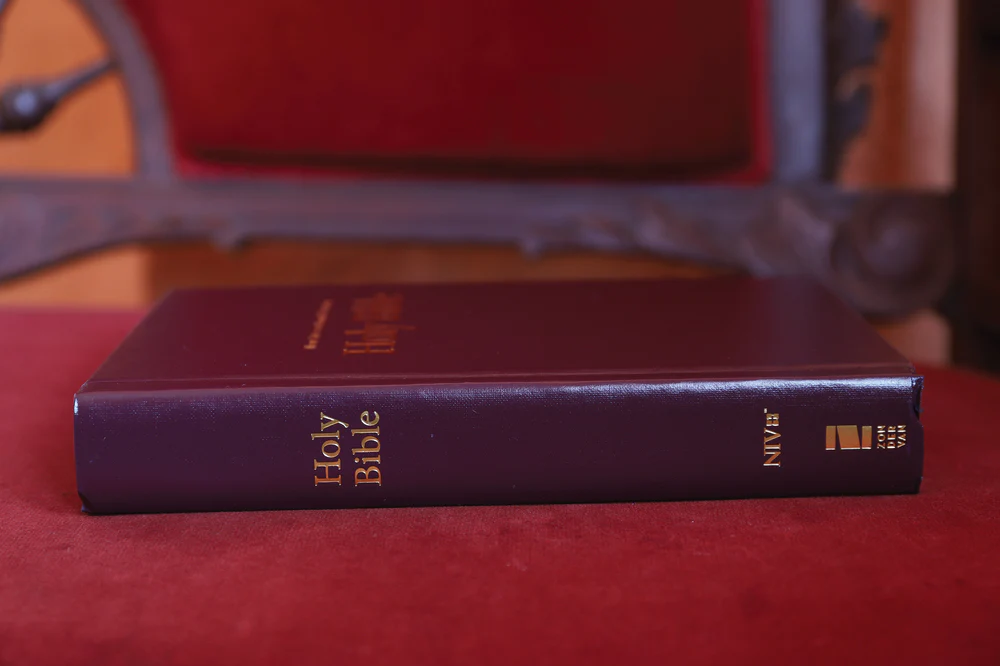 NIV, Church Bible (Pew Bible), Hardcover, Comfort Print - Image 5