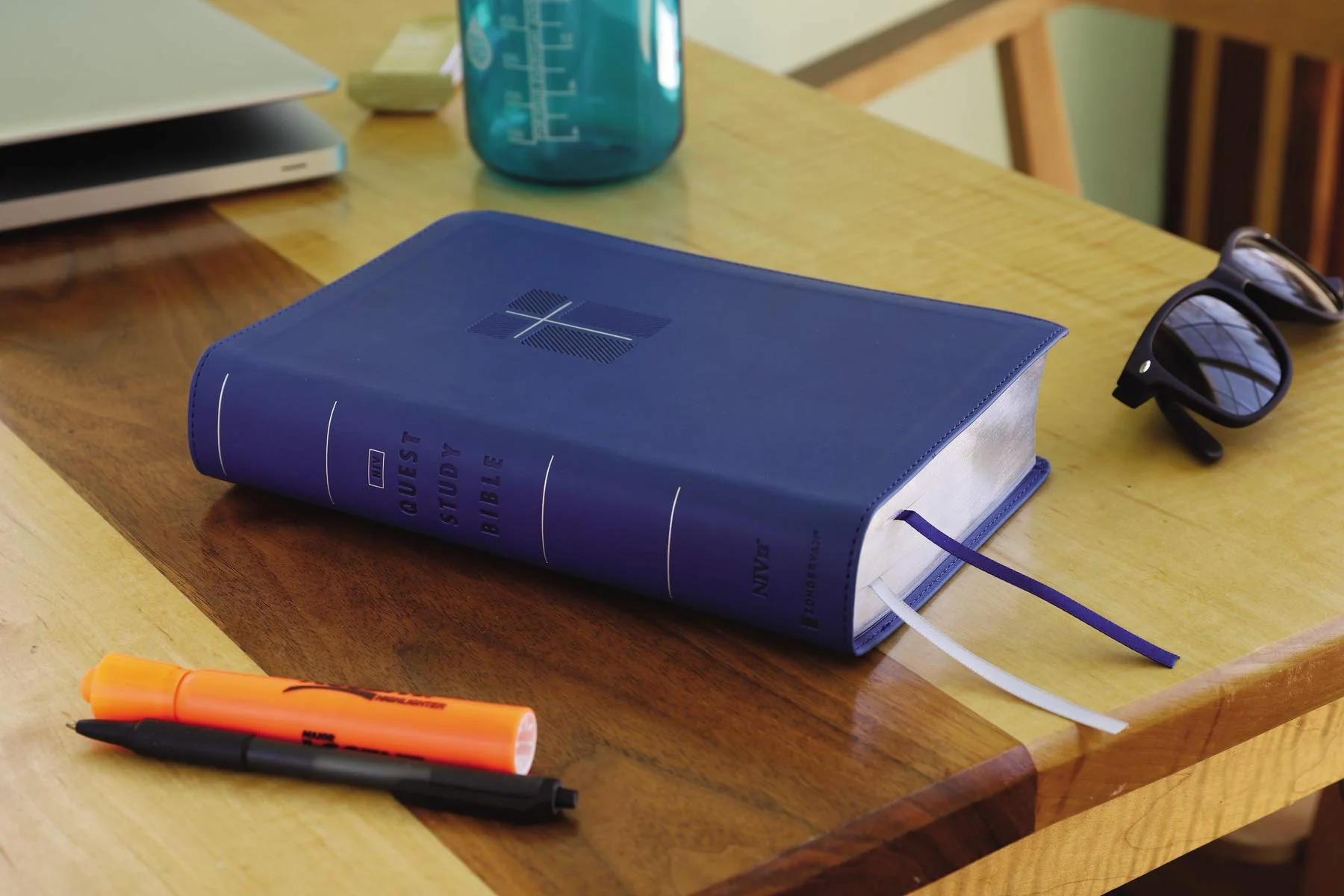 NIV, Quest Study Bible, Personal Size, Comfort Print: The Only Q and A Study Bible - Image 13