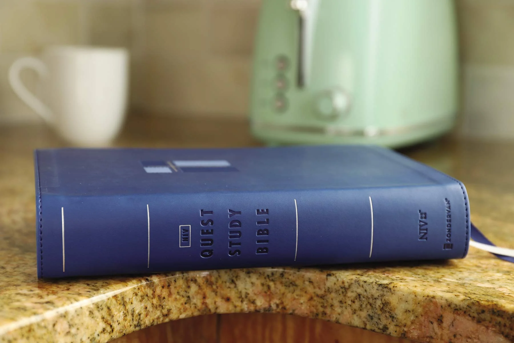 NIV, Quest Study Bible, Personal Size, Comfort Print: The Only Q and A Study Bible - Image 14