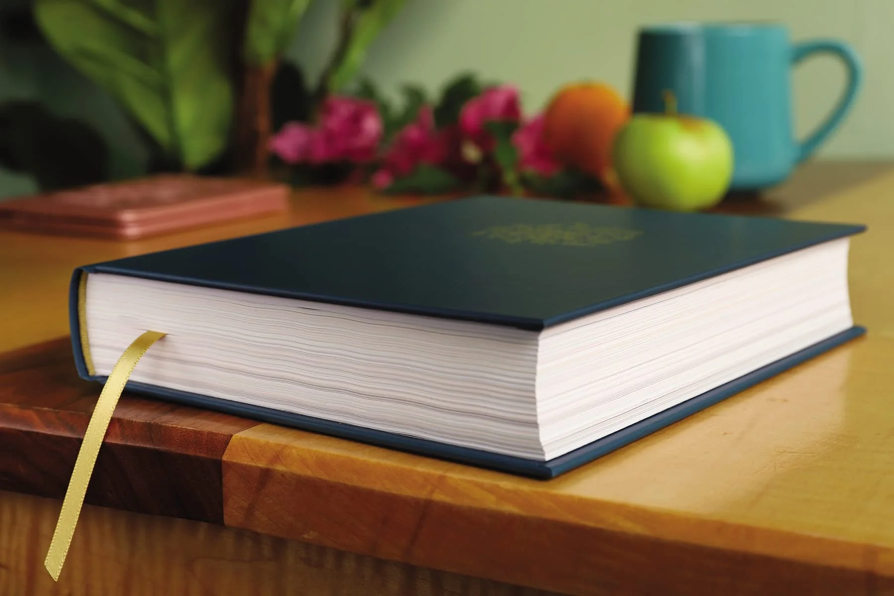 NIV, Radiant Virtues Bible: A Beautiful Word Collection, Red Letter Edition, Comfort Print: Explore the virtues of faith, hope, and love - Image 12