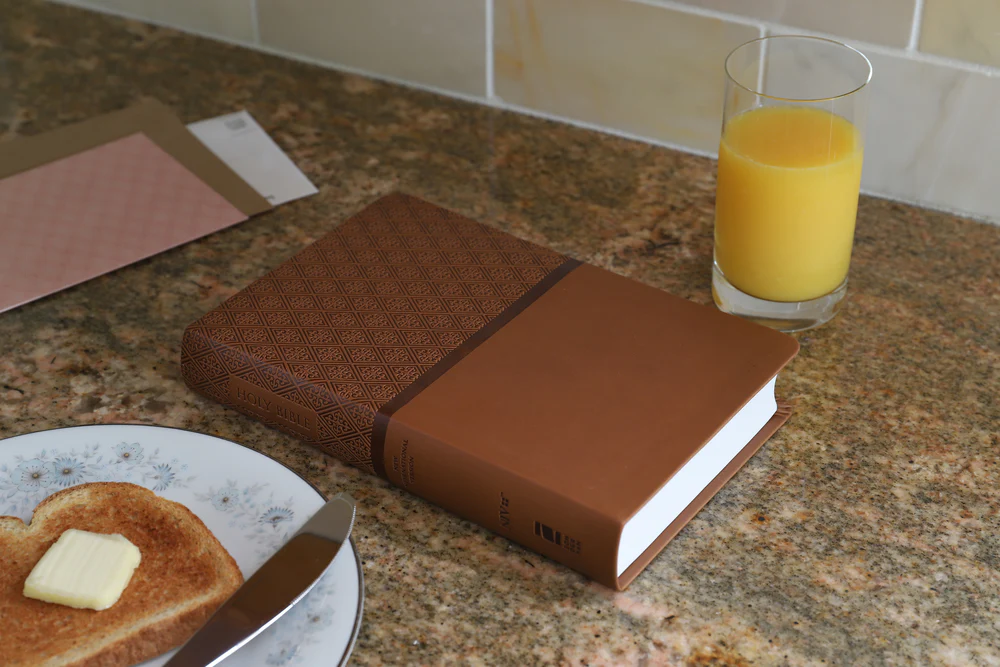 NIV, ReadEasy Bible, Large Print, Red Letter Edition - Image 6