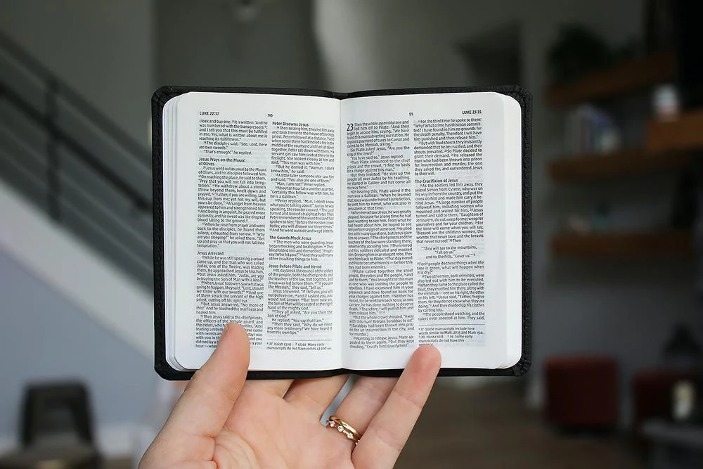 NIV, Shirt Pocket New Testament, Leathersoft, Black, Comfort Print - Image 8