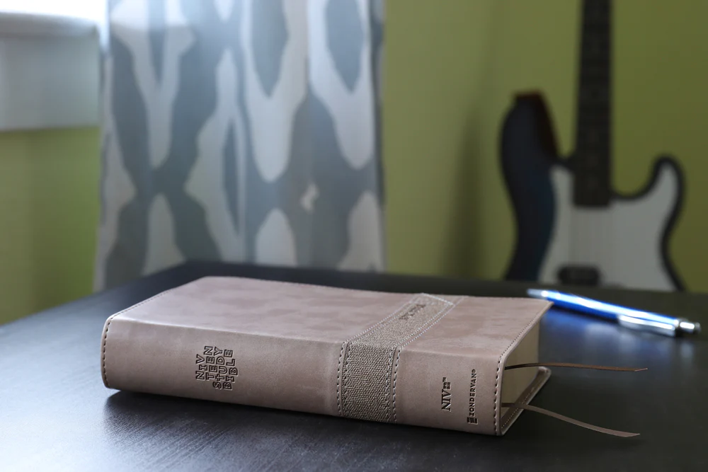 NIV, Teen Study Bible, Compact, Comfort Print - Image 4