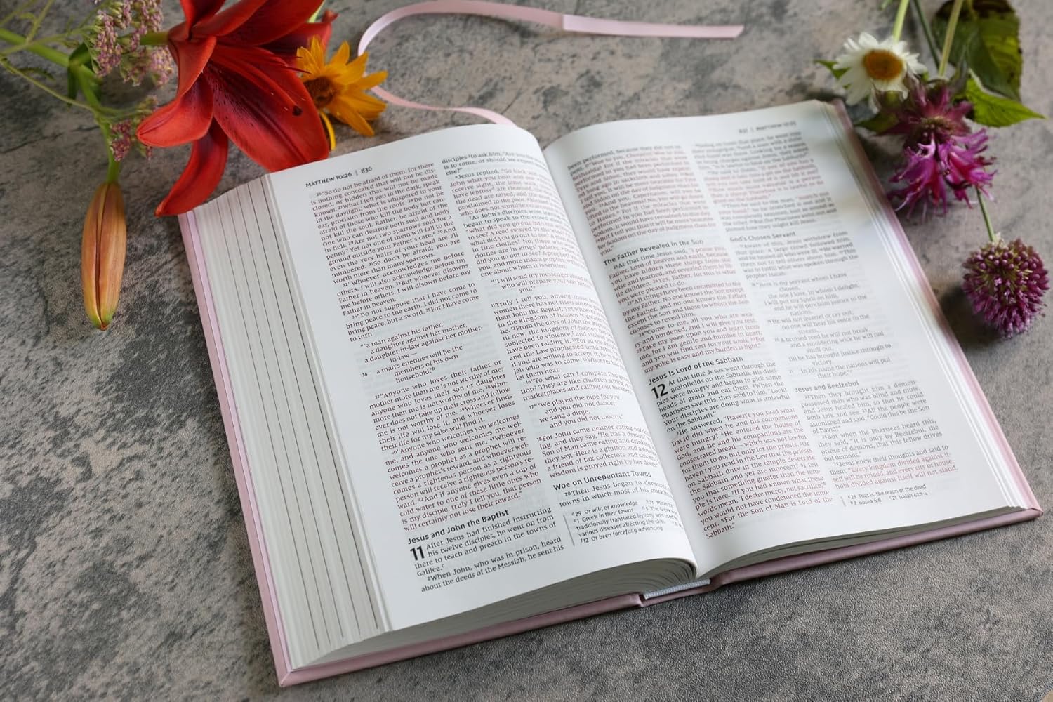 NIV, The Busy Mom's Bible, Red Letter Edition, Comfort Print: Daily Inspiration Even If You Only Have One Minute - Image 10