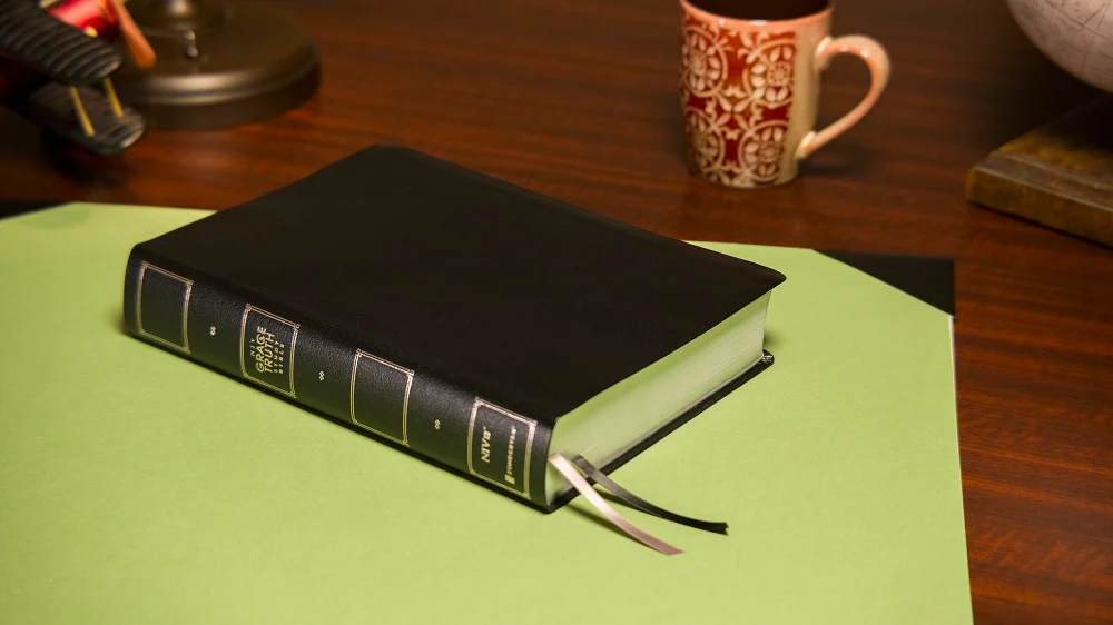NIV, The Grace and Truth Study Bible, Large Print, Red Letter, Comfort Print - Image 9