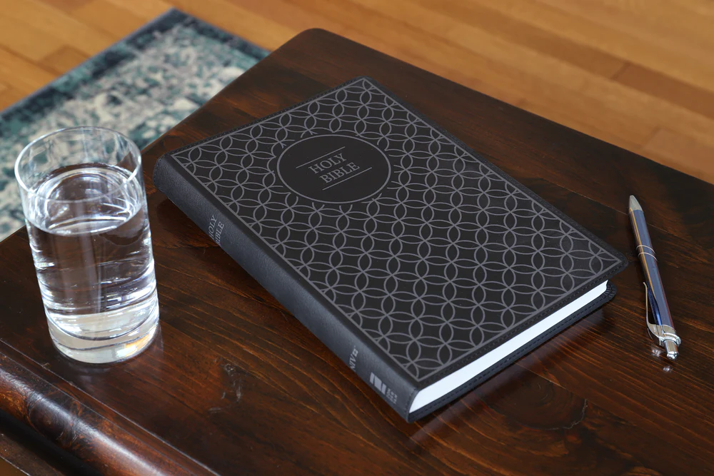 NIV, Thinline Bible, Large Print, Comfort Print - Image 24