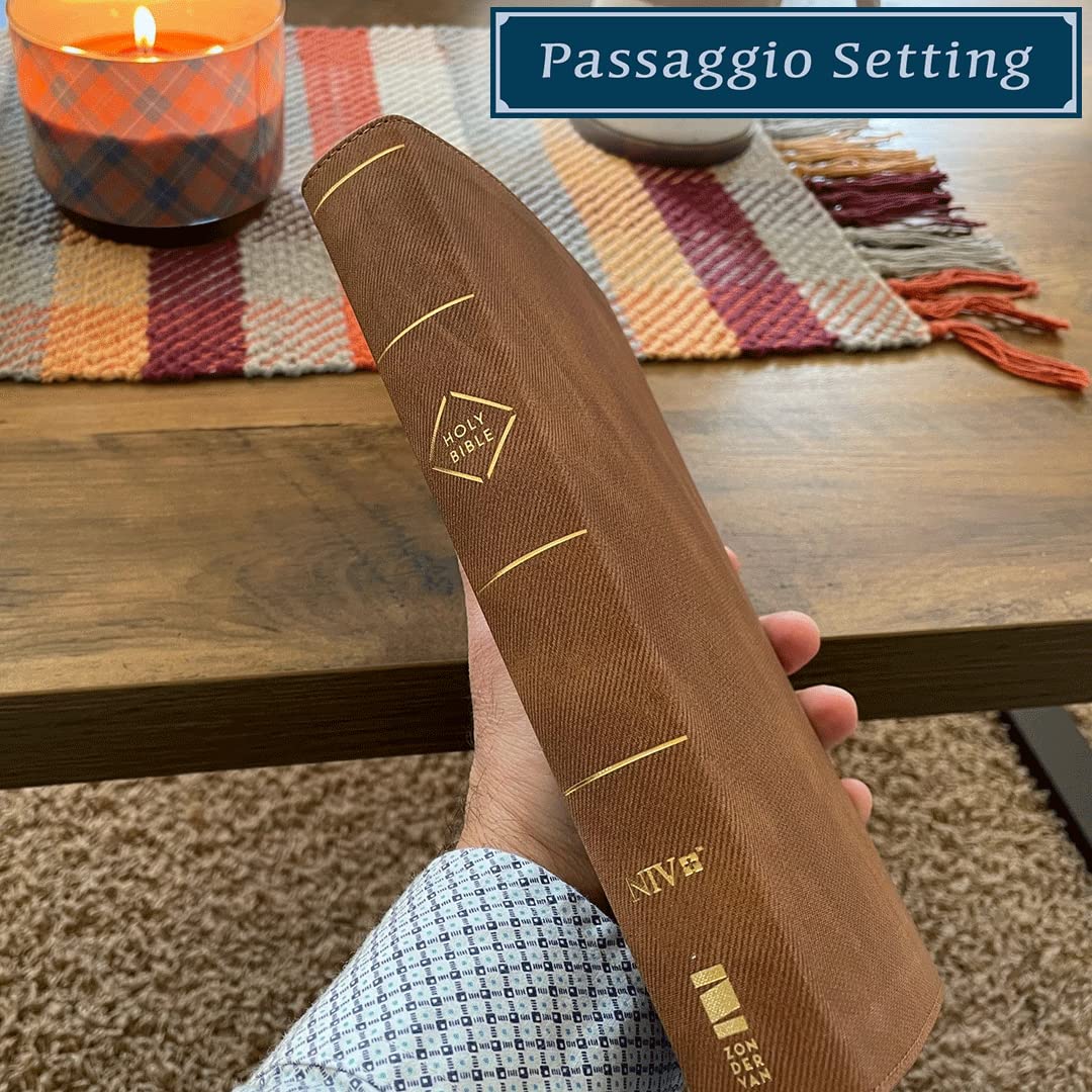 NIV, Thinline Bible, Passaggio Setting, Red Letter Edition, Comfort Print: Elegantly uniting single and double columns into one Passaggio Setting Bible design - Image 4