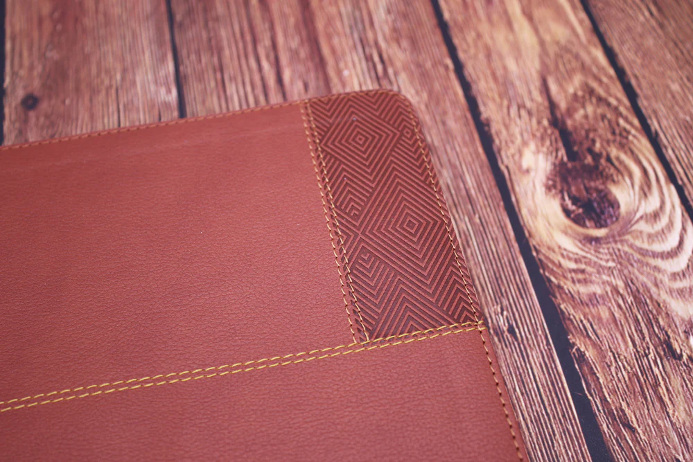 NIV, Thinline Reference Bible, Large Print, Red Letter, Comfort Print - Image 11