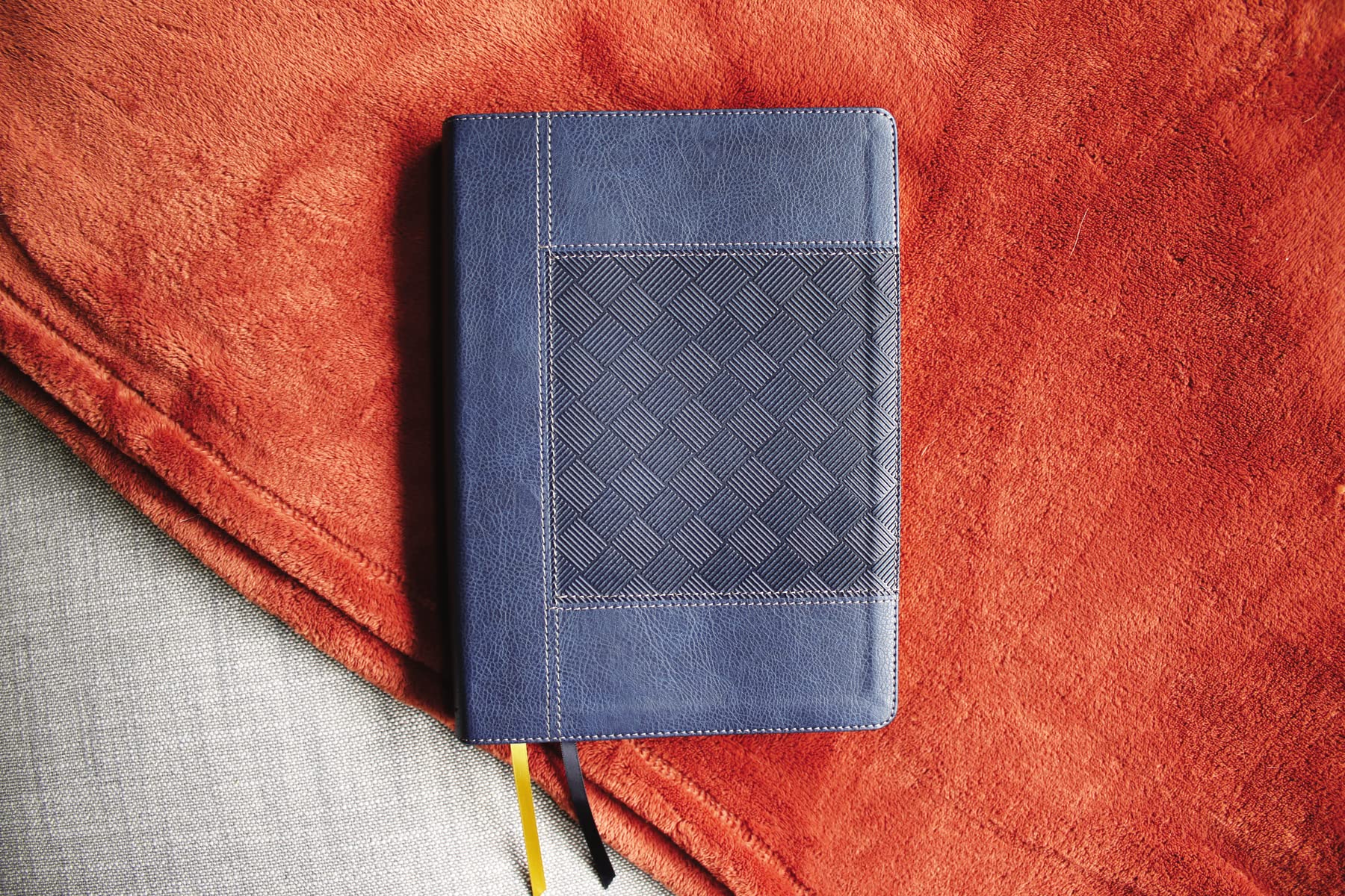 NIV, Wide Margin Bible, Red Letter Edition, Comfort Print - Image 3