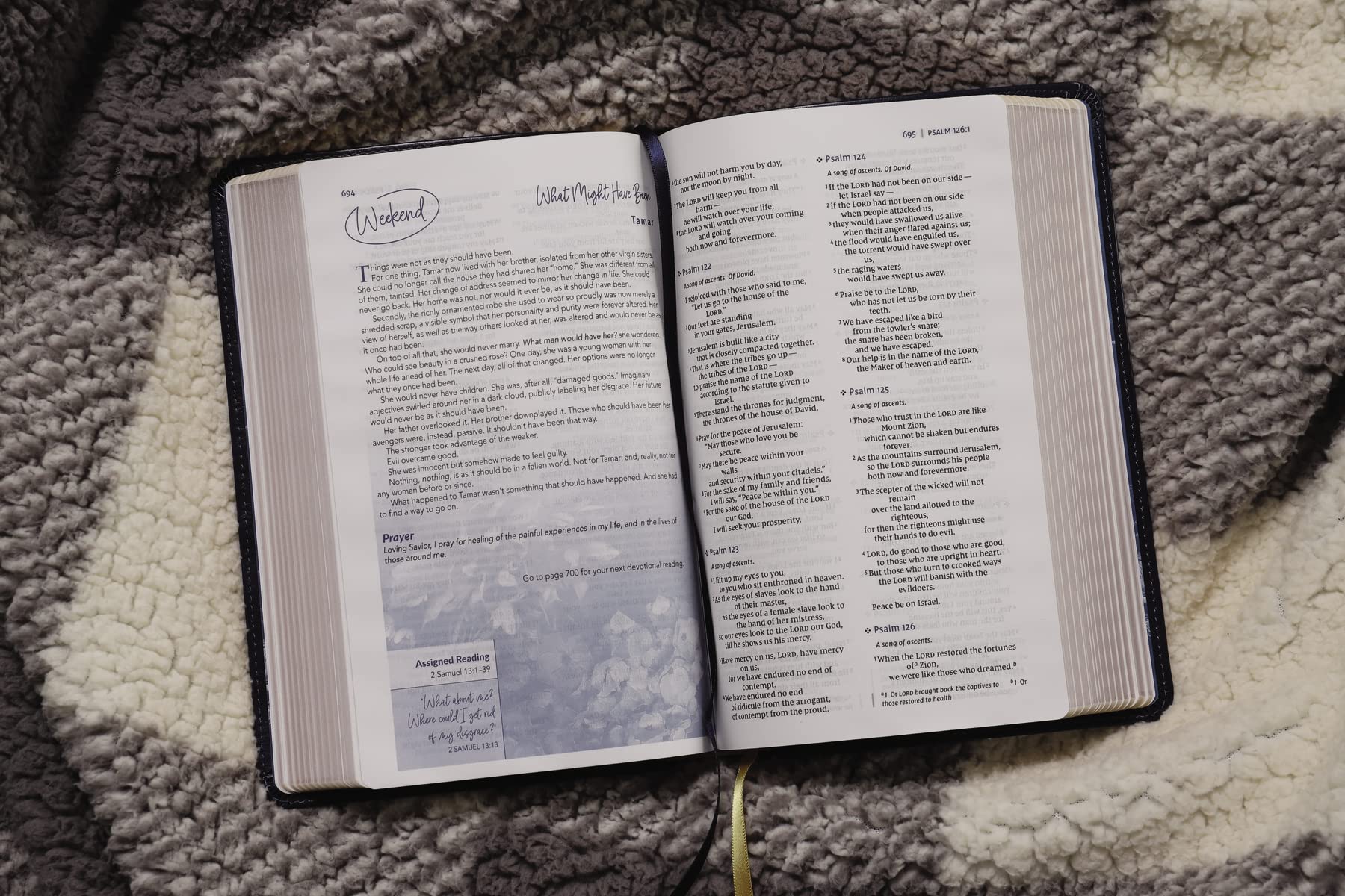 NIV, Women's Devotional Bible, Comfort Print - Image 16