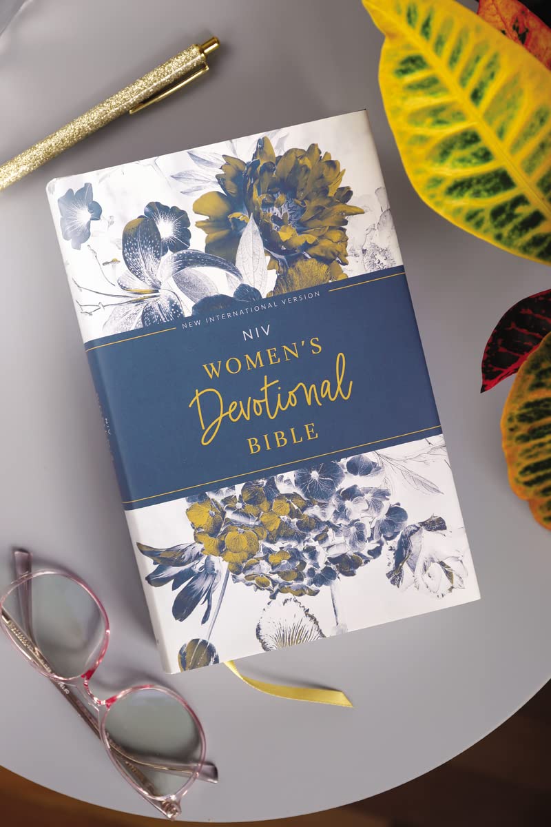 NIV, Women's Devotional Bible, Comfort Print - Image 4