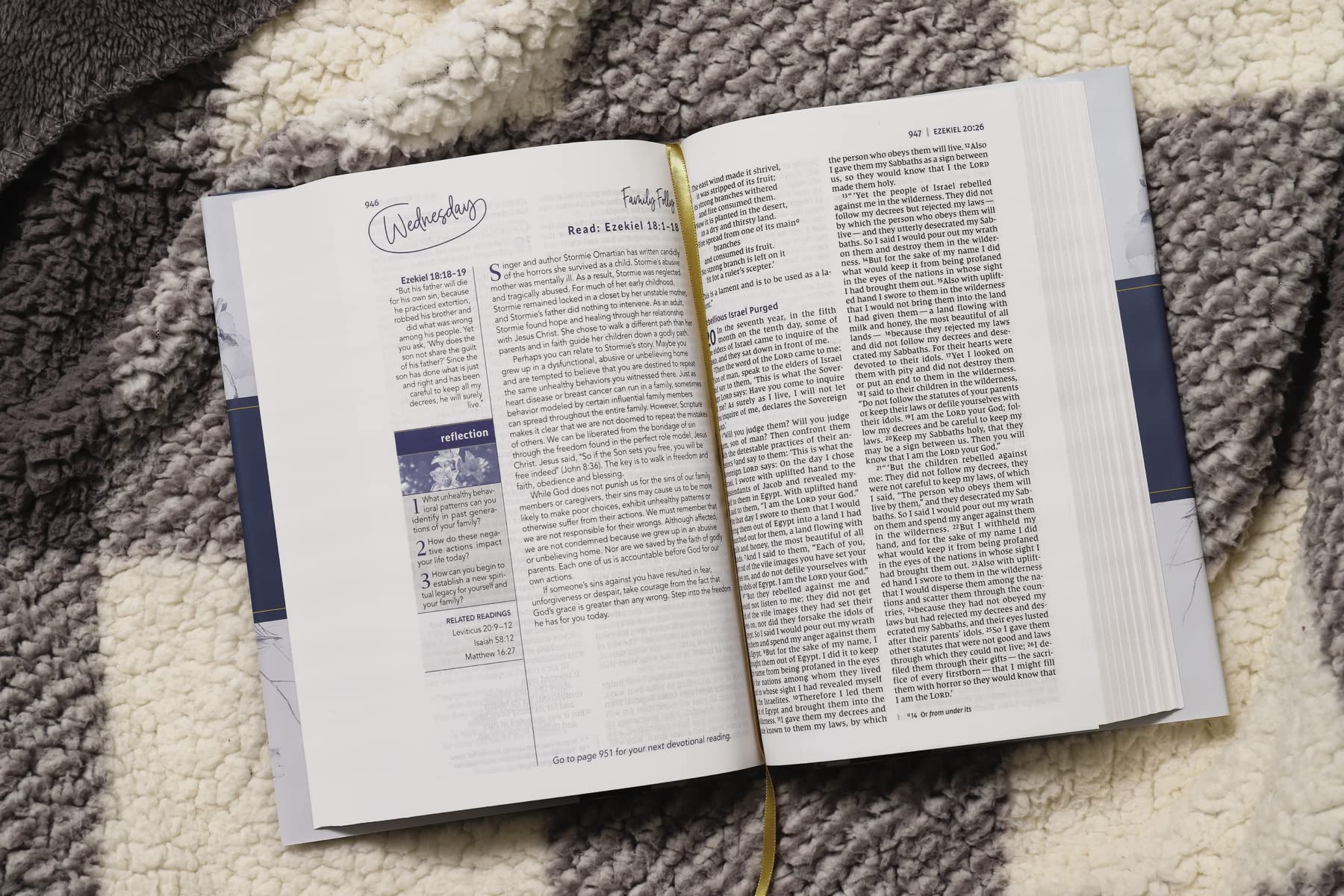 NIV, Women's Devotional Bible, Comfort Print - Image 8