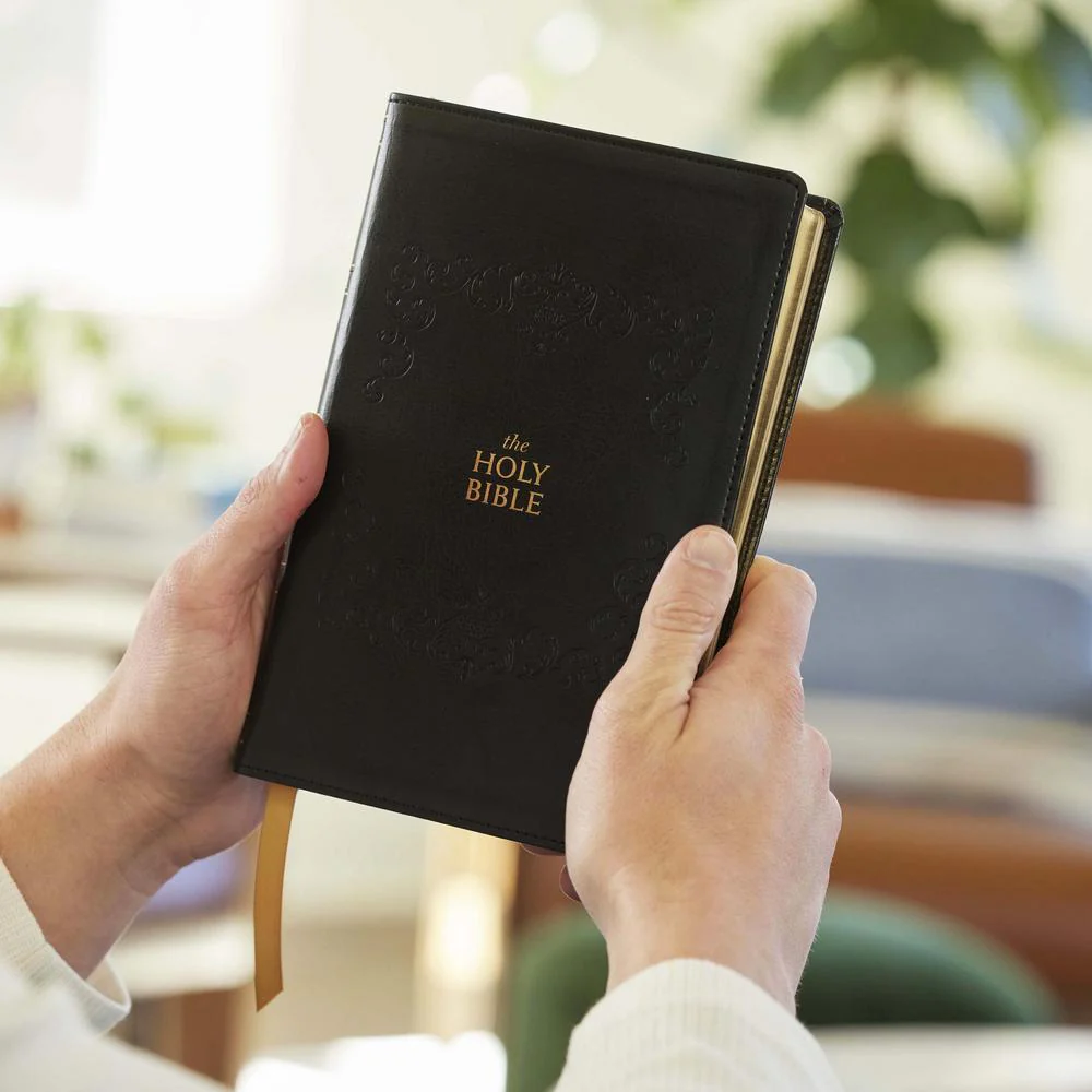 NKJV Bible: Personal Size Giant Print, Holy Bible, Red Letter, Comfort Print - Image 14