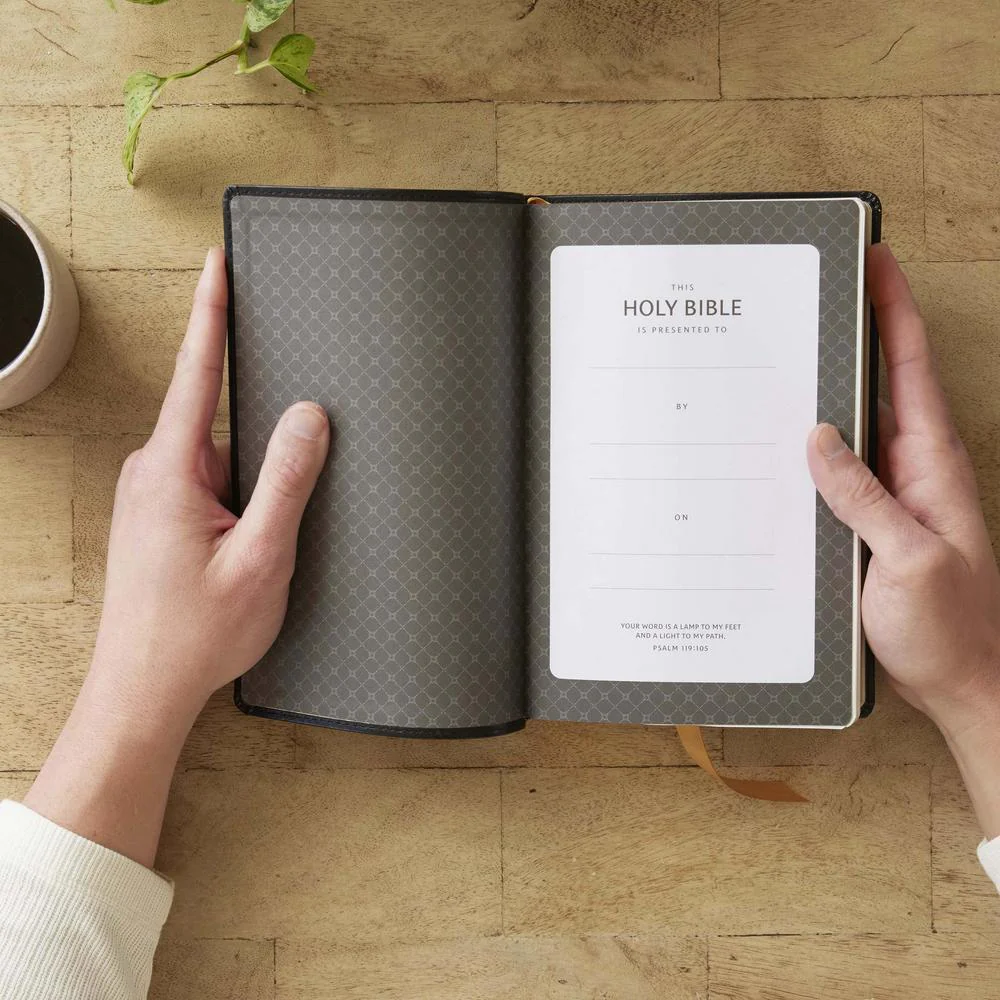 NKJV Bible: Personal Size Giant Print, Holy Bible, Red Letter, Comfort Print - Image 15
