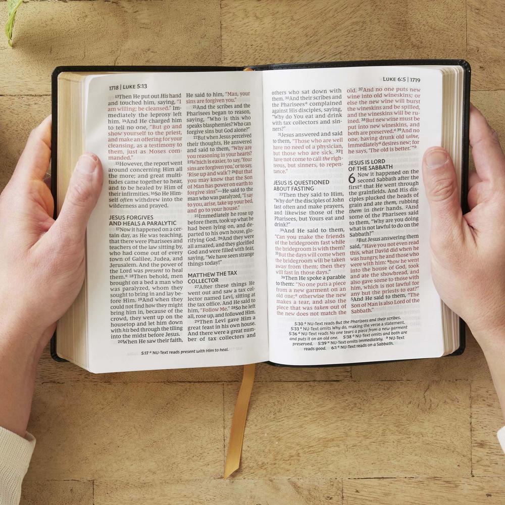 NKJV Bible: Personal Size Giant Print, Holy Bible, Red Letter, Comfort Print - Image 17