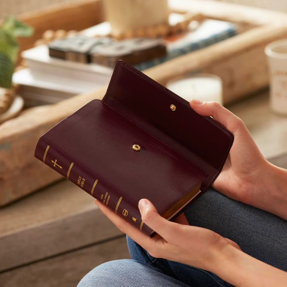 NKJV Compact Paragraph-Style Bible w/ 43,000 Cross References, Red Letter, Comfort Print: Holy Bible, New King James Version - Image 17