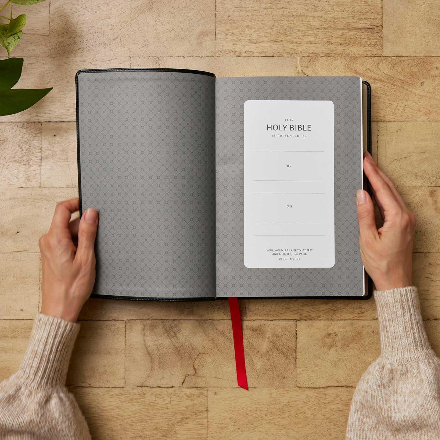 NKJV Giant Print End-of-Verse Reference Bible, Red Letter, Comfort Print: Holy Bible: Holy Bible - Image 6