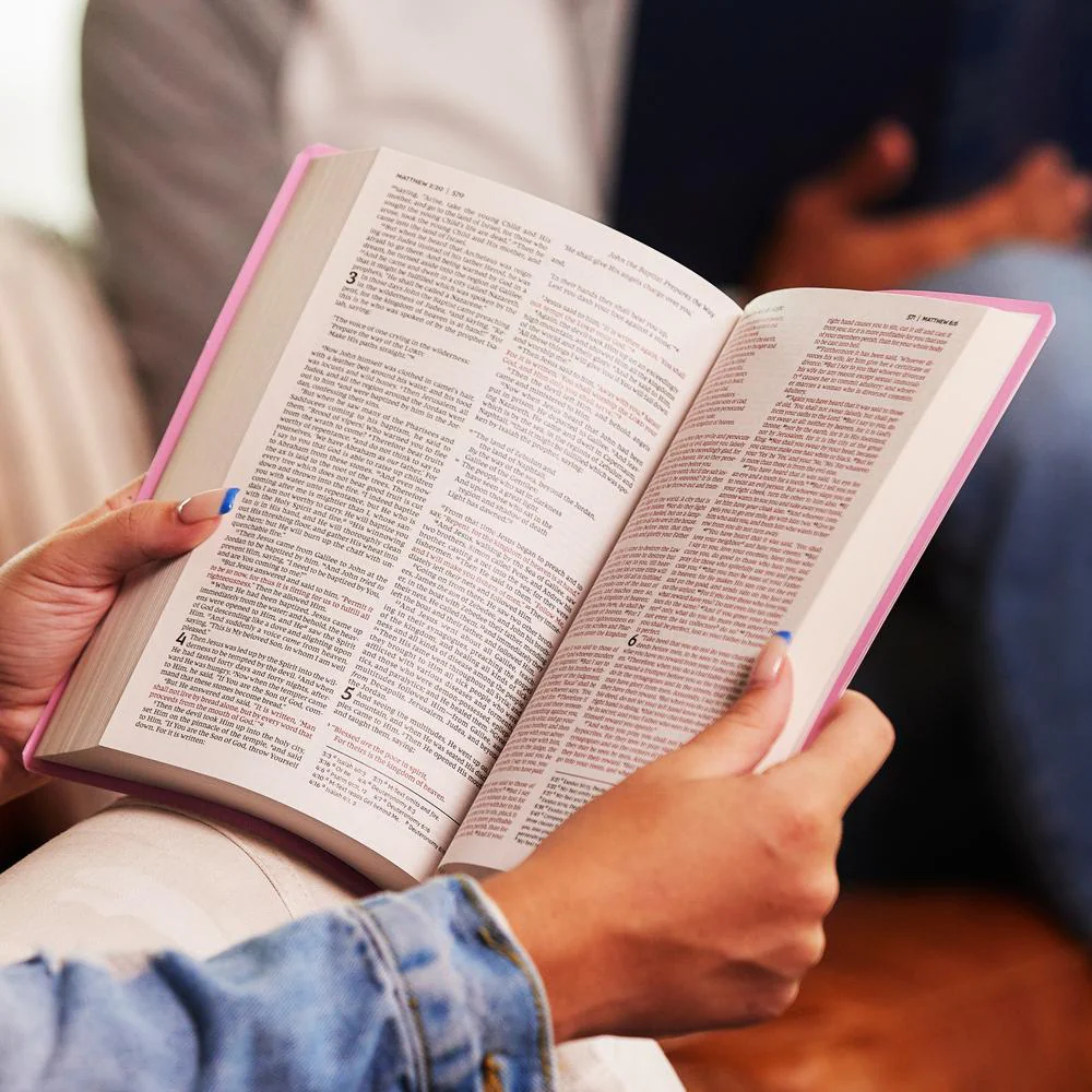 NKJV, Gift and Award Bible, Red Letter Edition, Comfort Print: Holy Bible, New King James Version - Image 26