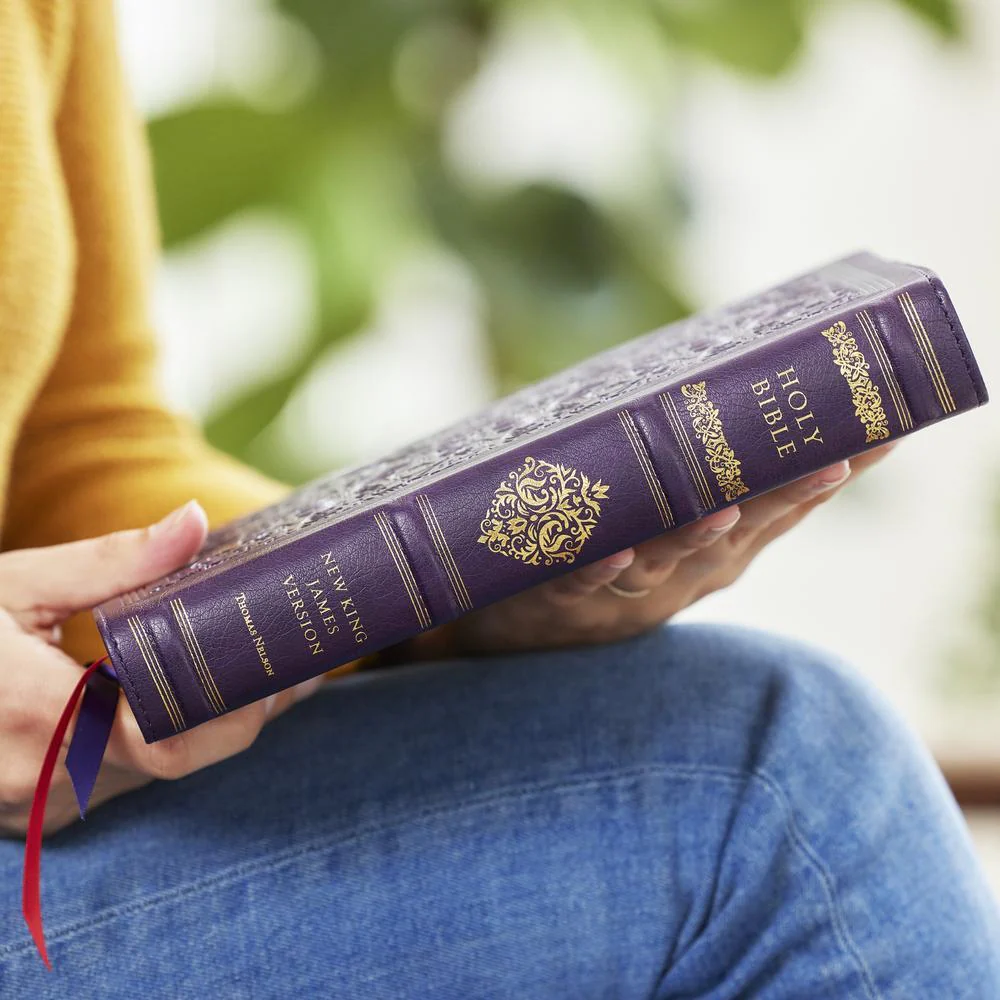 NKJV, Personal Size Reference Bible, Sovereign Collection, Red Letter Edition, Comfort Print: Holy Bible, New King James Version - Image 13