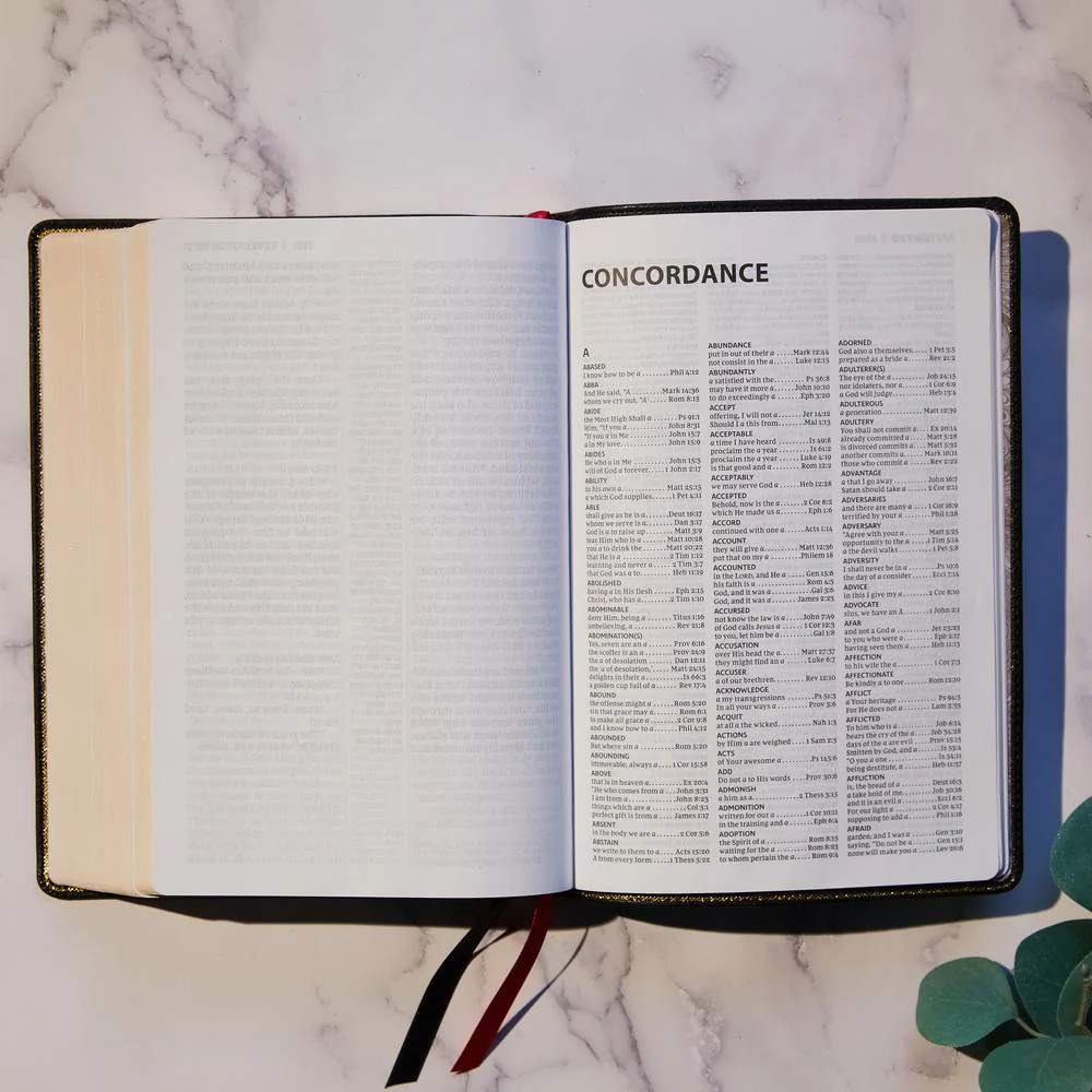 NKJV, Reference Bible, Center-Column Giant Print, Red Letter Edition, Comfort Print - Image 30