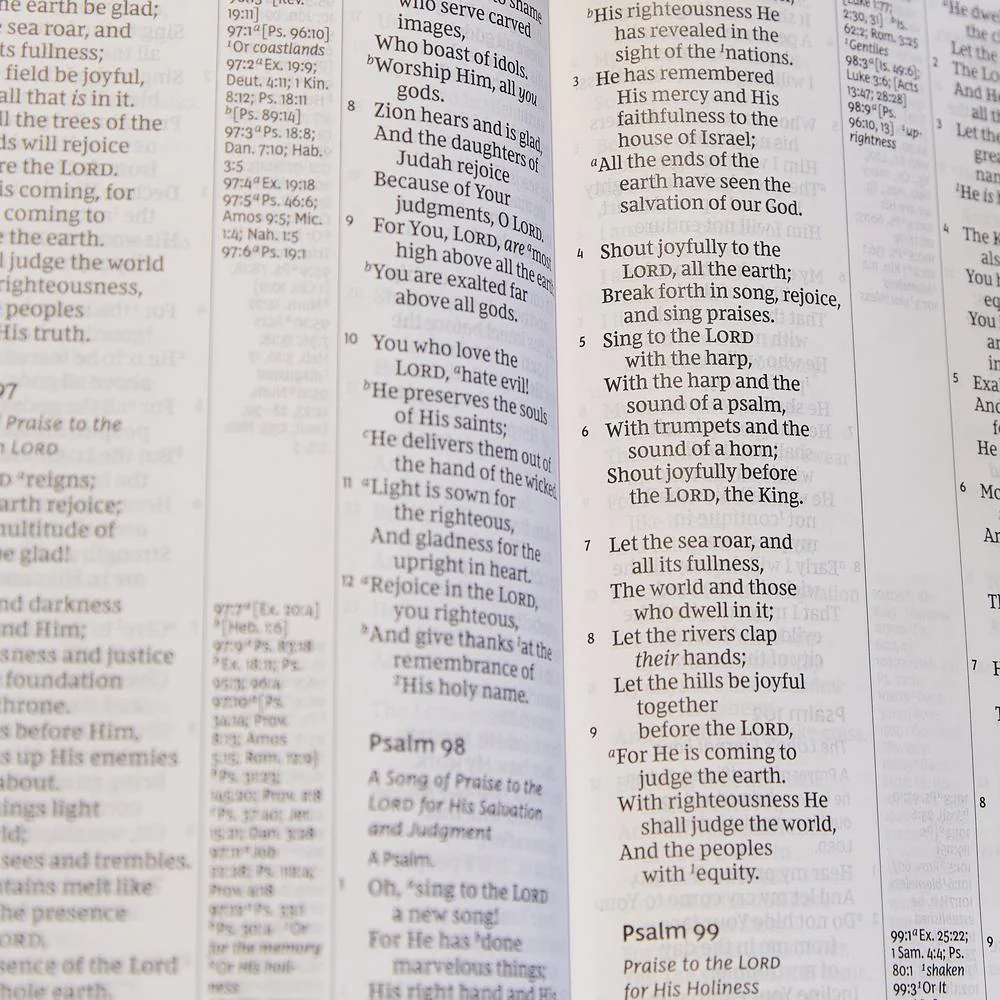 NKJV, Reference Bible, Center-Column Giant Print, Red Letter Edition, Comfort Print - Image 33