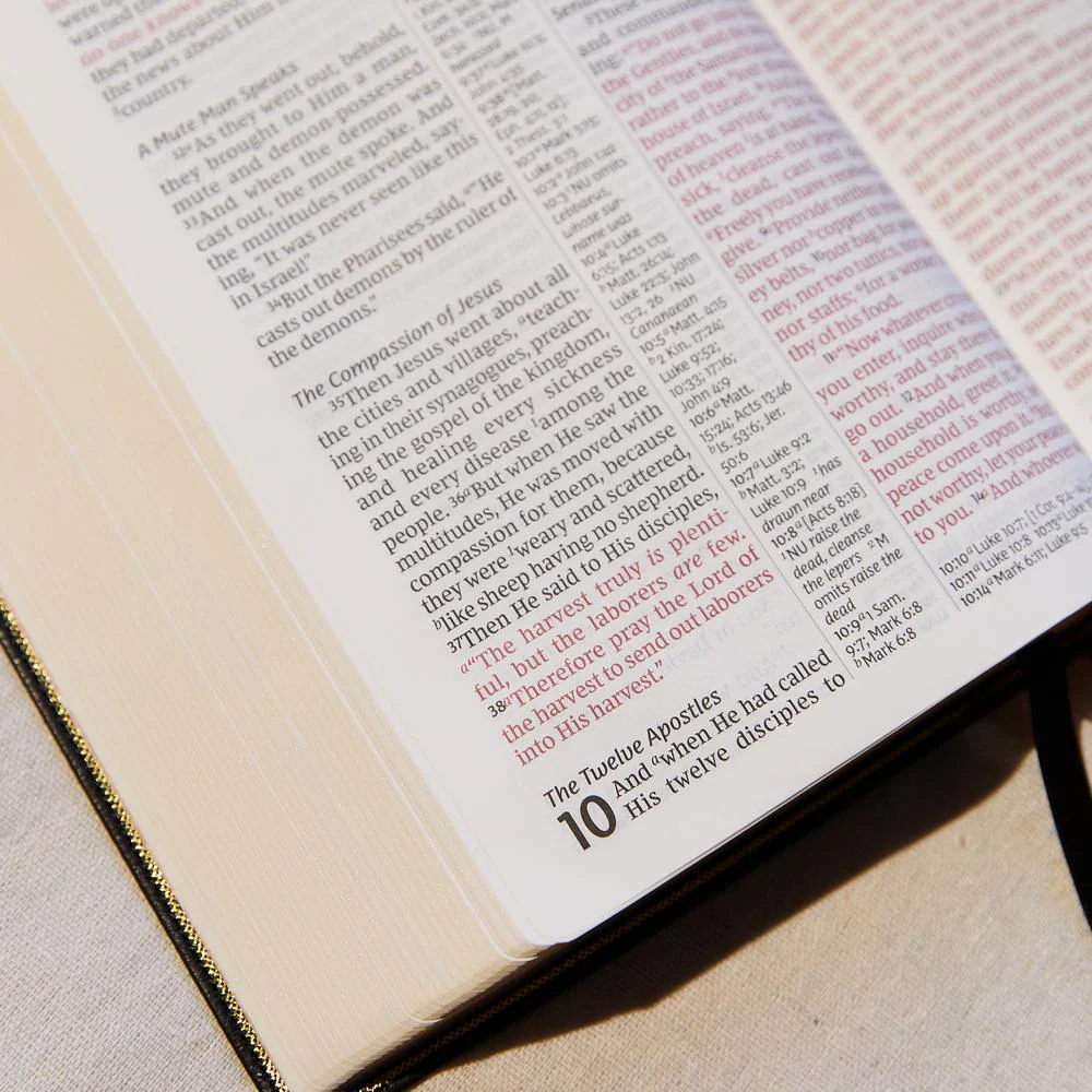 NKJV, Reference Bible, Center-Column Giant Print, Red Letter Edition, Comfort Print - Image 64