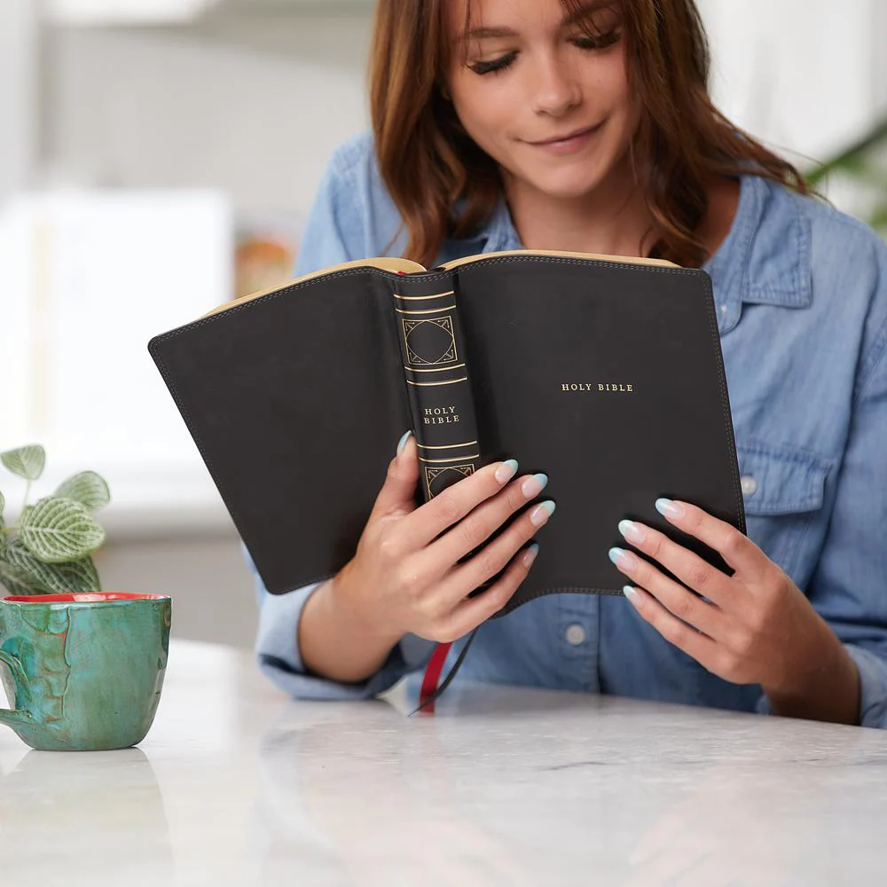 NKJV, Reference Bible, Classic Verse-by-Verse, Center-Column, Red Letter Edition, Comfort Print: Holy Bible, New King James Version - Image 18