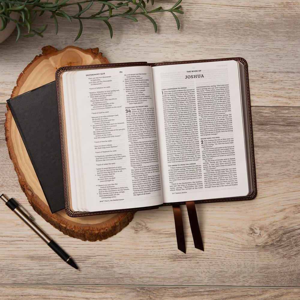NKJV, Value Thinline Bible, Compact, Red Letter Edition, Comfort Print: Holy Bible, New King James Version - Image 11