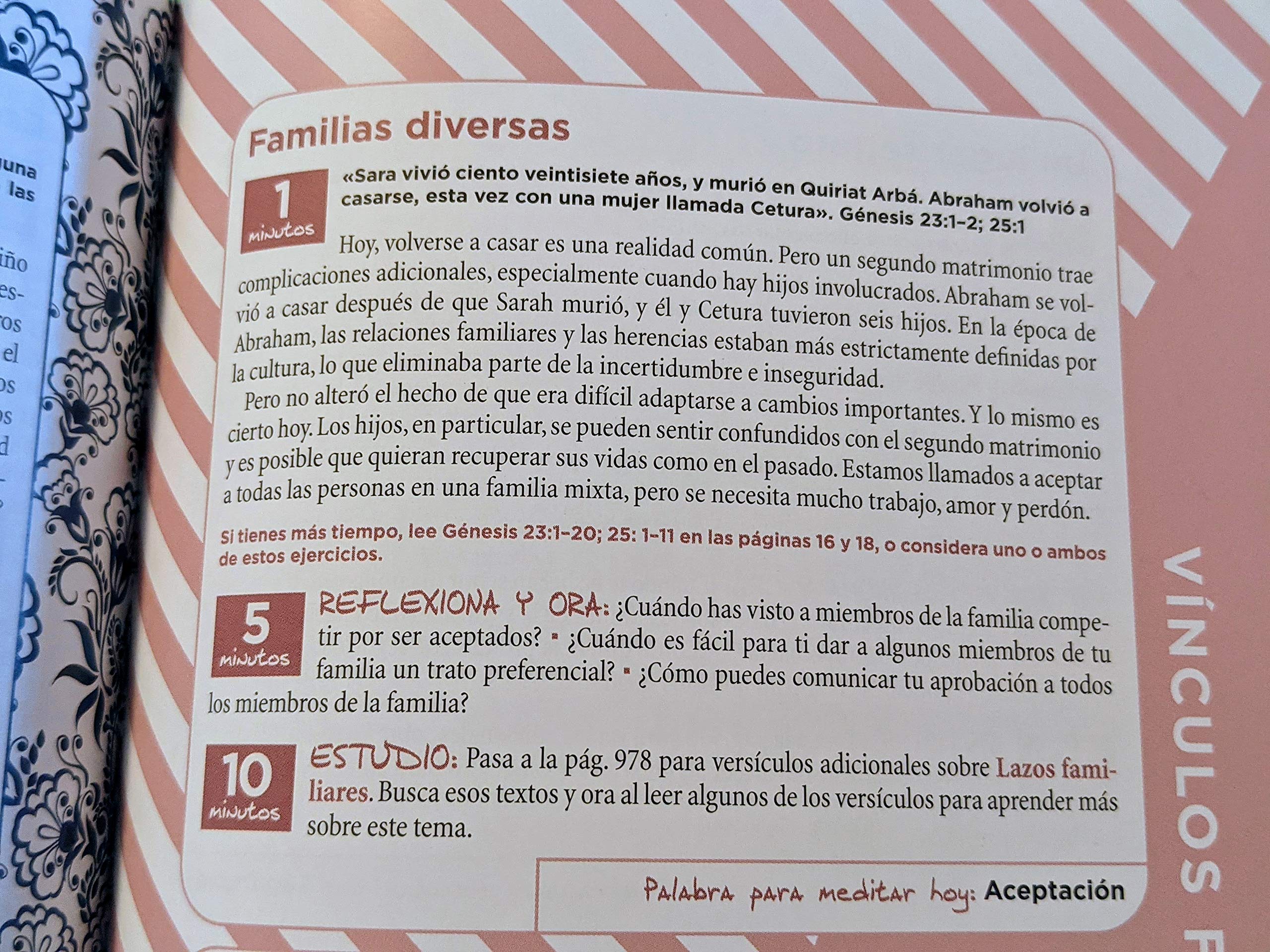 NVI, Biblia de la Mamá Ocupada, Leathersoft, Turquesa, Palabras de Jesús en Rojo, Comfort Print: Inspiración diaria aun cuando solo tienes un minuto - Image 7