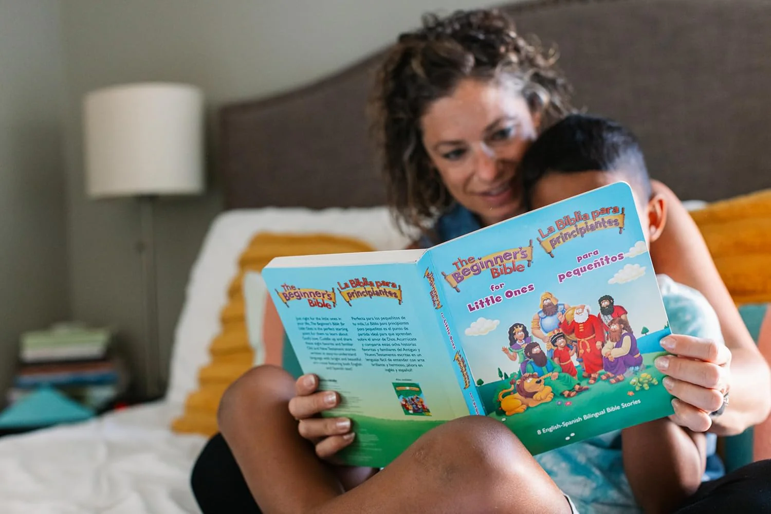 The Beginner’s Bible for Little Ones (Bilingual) / La Biblia para principiantes para pequeñitos (Bilingüe): 8 English-Spanish Bilingual Bible Stories - Image 4