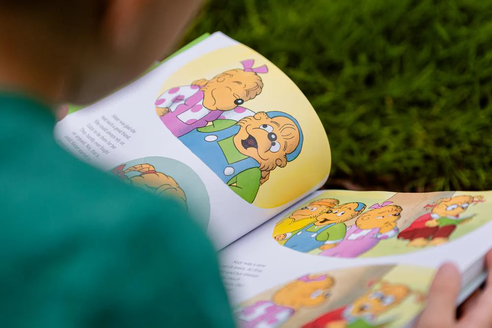 The Berenstain Bears Let's Go Play Collection: 6 Books in 1 - Image 19